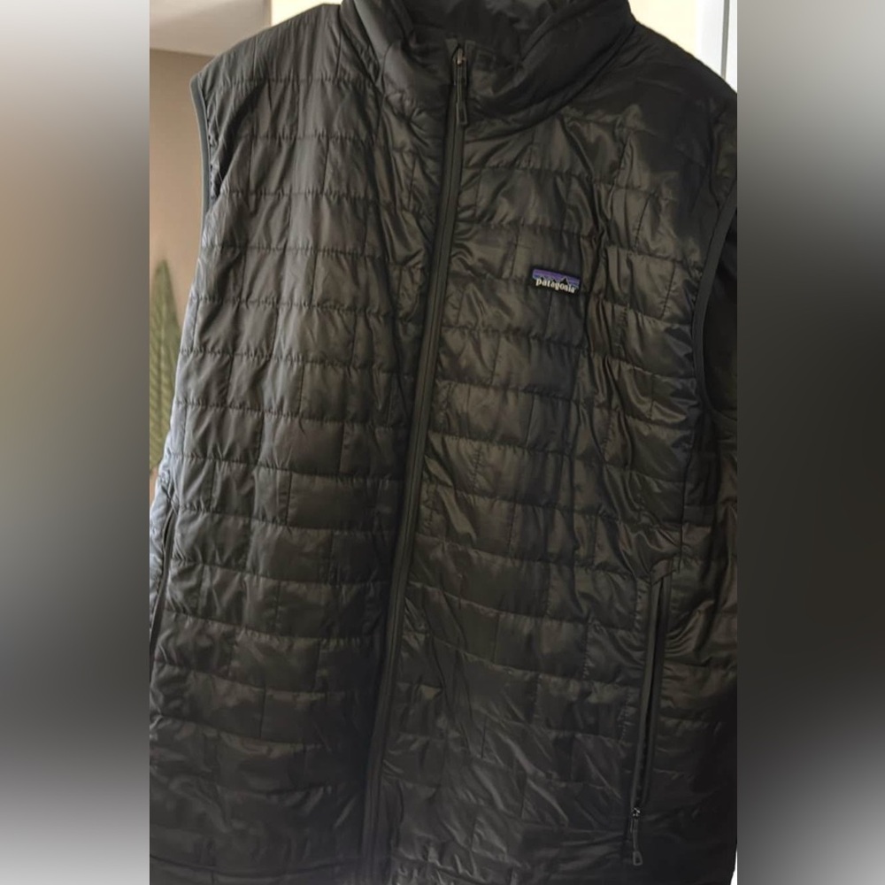 Patagonia XL Vest

Washed Cold / Hung Dry

Smoked free home